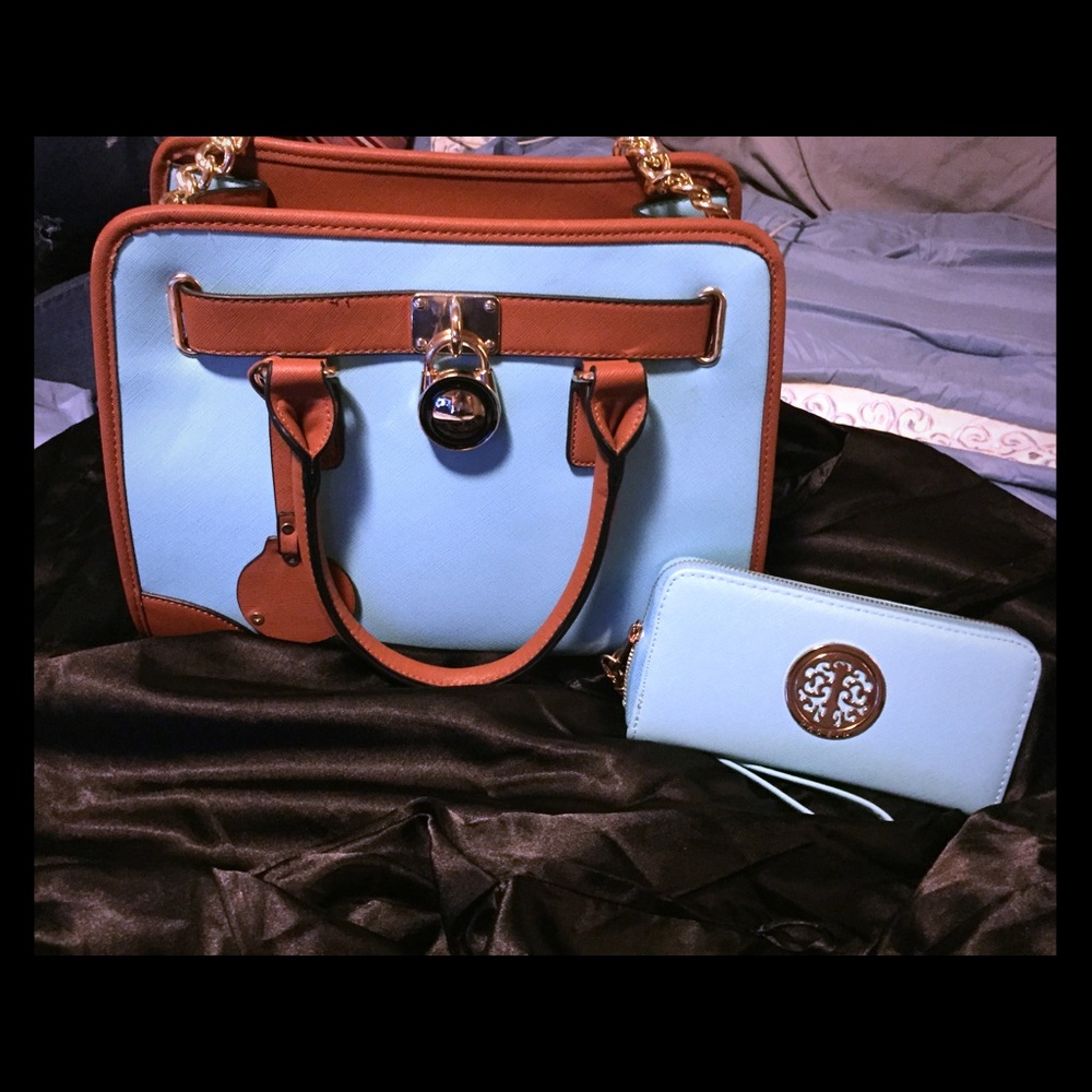 NWT 🏷 beautiful blue and brown purse!!